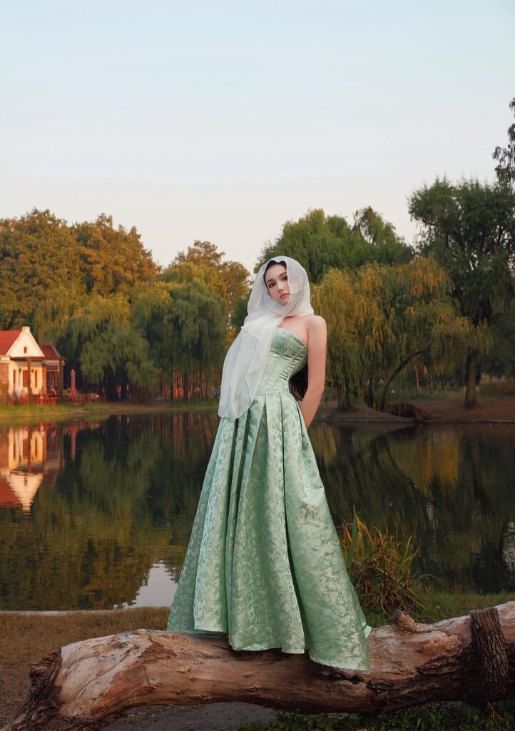 THE WOODLAND QUEEN